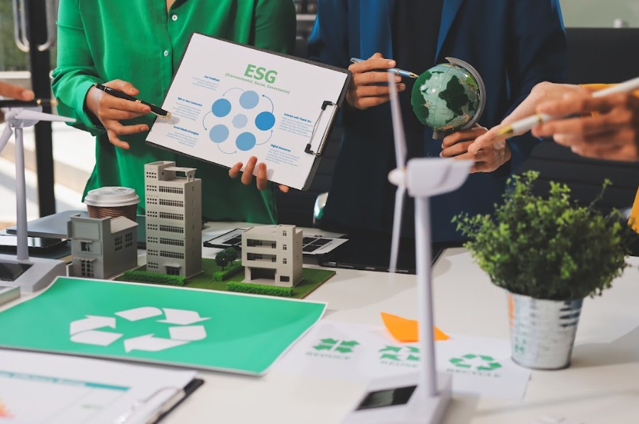 Conceito ESG — blocos de madeira simbolizando governança ambiental